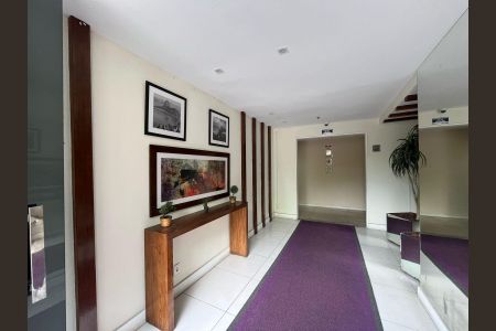 Apartamento à venda com 60m², 2 quartos e 1 vaga Apartamento à venda com 60m², 2 quartos e 1 vagaHall