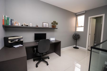Apartamento à venda com 123m², 2 quartos e 1 vaga Apartamento à venda com 123m², 2 quartos e 1 vagaEscritório