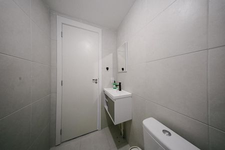 Apartamento para alugar com 34m², 2 quartos e 1 vaga Apartamento para alugar com 34m², 2 quartos e 1 vagaBanheiro