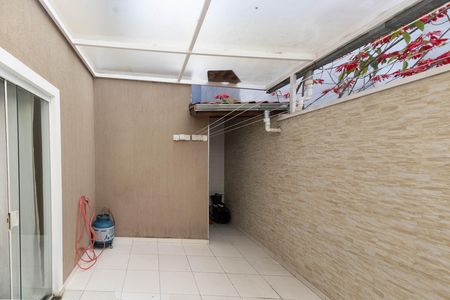 Casa de condomínio à venda com 90m², 2 quartos e 2 vagas Casa de condomínio à venda com 90m², 2 quartos e 2 vagasQuintal