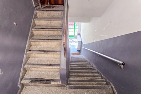 Apartamento à venda com 62m², 2 quartos e sem vaga Apartamento à venda com 62m², 2 quartos e sem vagaEscada