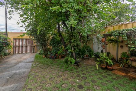 Casa à venda com 250m², 3 quartos e 4 vagas Casa à venda com 250m², 3 quartos e 4 vagasQuintal