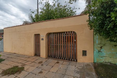 Casa à venda com 250m², 3 quartos e 4 vagas Casa à venda com 250m², 3 quartos e 4 vagasFachada