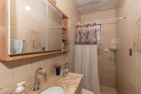 Casa à venda com 250m², 3 quartos e 4 vagas Casa à venda com 250m², 3 quartos e 4 vagasBanheiro Corredor