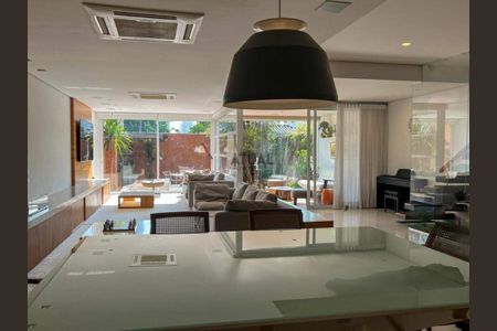 Casa à venda com 4 quartos, 453m² em Campo Belo, São Paulo