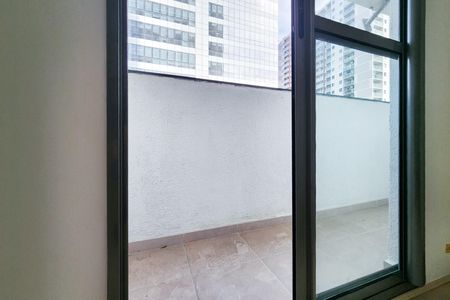Varanda  de kitnet/studio para alugar com 1 quarto, 35m² em Santo Cristo, Rio de Janeiro