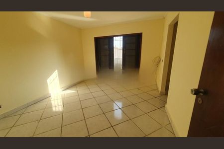 Casa à venda com 3 quartos, 175m² em Cupecê, São Paulo