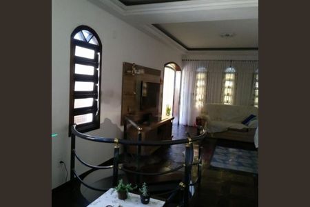 Casa à venda com 3 quartos, 180m² em Vila Quintana, São Paulo
