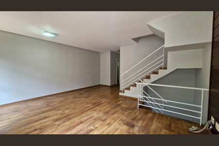 Casa de condomínio para alugar com 170m², 3 quartos e 2 vagasSala