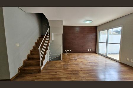Casa de condomínio para alugar com 170m², 3 quartos e 2 vagasSala