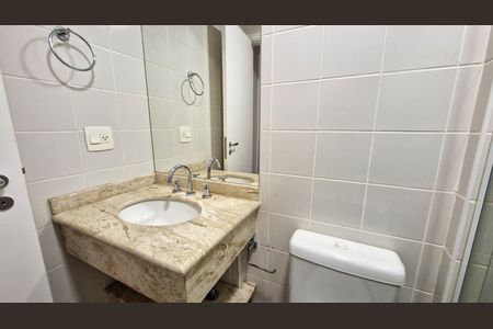 Casa de condomínio para alugar com 170m², 3 quartos e 2 vagasBanheiro