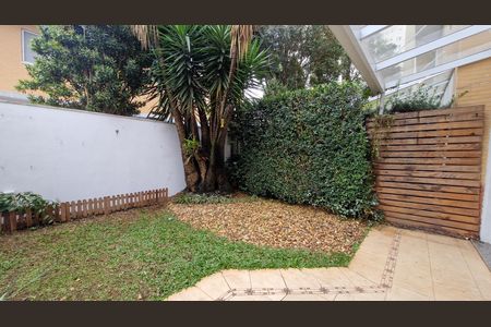 Casa de condomínio para alugar com 170m², 3 quartos e 2 vagasQuintal