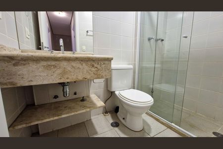 Casa de condomínio para alugar com 170m², 3 quartos e 2 vagasBanheiro 