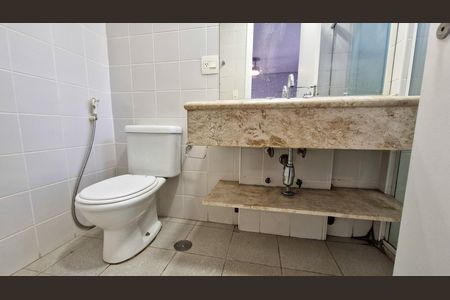 Casa de condomínio para alugar com 170m², 3 quartos e 2 vagasBanheiro 