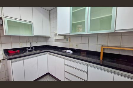 Casa de condomínio para alugar com 170m², 3 quartos e 2 vagasCozinha 
