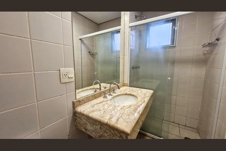 Casa de condomínio para alugar com 170m², 3 quartos e 2 vagasBanheiro 