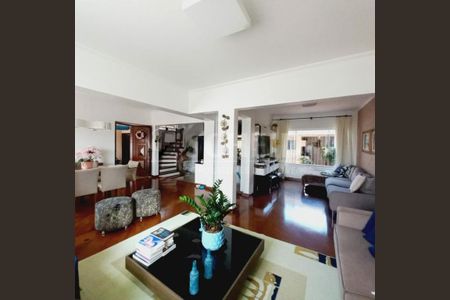 Casa à venda com 4 quartos, 220m² em Cidade Dutra, São Paulo