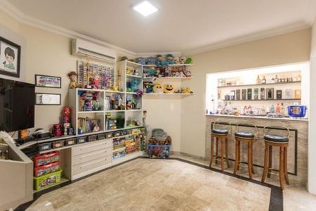 Casa à venda com 4 quartos, 219m² em Jardim Cordeiro, São Paulo