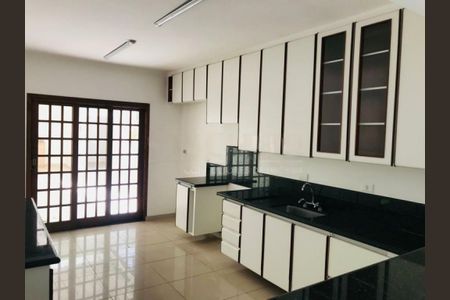 Casa à venda com 176m², 3 quartos e 4 vagas