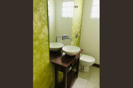 Casa à venda com 176m², 3 quartos e 4 vagas