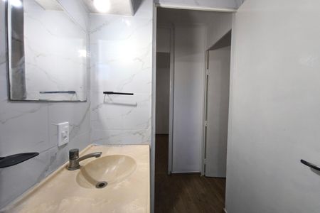 Banheiro de apartamento à venda com 2 quartos, 57m² em Vila Padre Manoel de Nobrega, Campinas