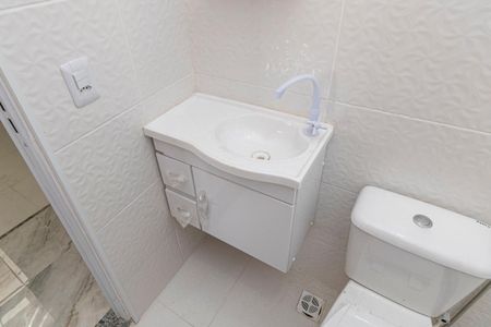 Casa de condomínio para alugar com 55m², 2 quartos e sem vaga Casa de condomínio para alugar com 55m², 2 quartos e sem vagaBanheiro