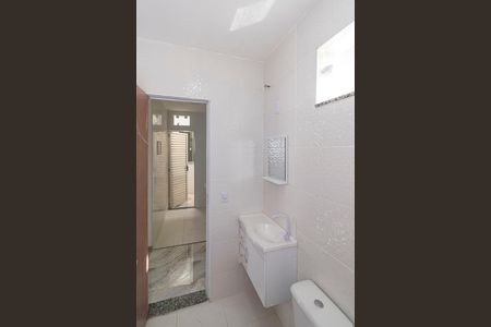 Casa de condomínio para alugar com 55m², 2 quartos e sem vaga Casa de condomínio para alugar com 55m², 2 quartos e sem vagaBanheiro