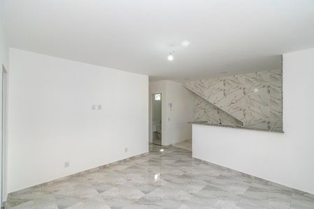 Sala de casa de condomínio para alugar com 2 quartos, 55m² em Olaria, Rio de Janeiro