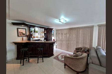 Casa à venda com 4 quartos, 272m² em Capela do Socorro, São Paulo