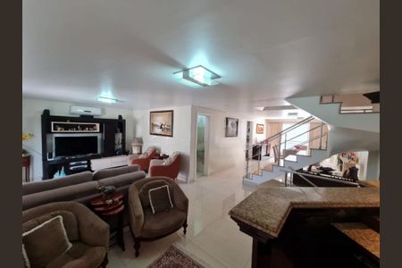 Casa à venda com 4 quartos, 272m² em Capela do Socorro, São Paulo