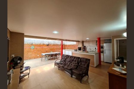 Casa à venda com 4 quartos, 272m² em Capela do Socorro, São Paulo