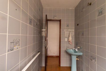 Casa à venda com 99m², 3 quartos e 2 vagas Casa à venda com 99m², 3 quartos e 2 vagasBanheiro Social