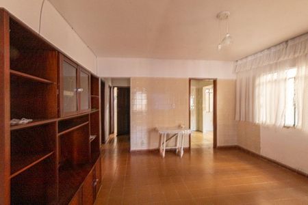 Casa à venda com 99m², 3 quartos e 2 vagas Casa à venda com 99m², 3 quartos e 2 vagasSala