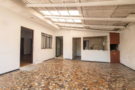 Casa à venda com 99m², 3 quartos e 2 vagas Casa à venda com 99m², 3 quartos e 2 vagasVaranda