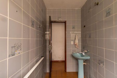 Casa à venda com 99m², 3 quartos e 2 vagas Casa à venda com 99m², 3 quartos e 2 vagasBanheiro Social