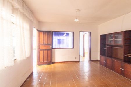 Casa à venda com 99m², 3 quartos e 2 vagas Casa à venda com 99m², 3 quartos e 2 vagasSala
