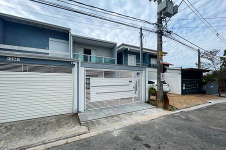 Casa de condomínio para alugar com 225m², 3 quartos e 2 vagas Casa de condomínio para alugar com 225m², 3 quartos e 2 vagasFachada Casa