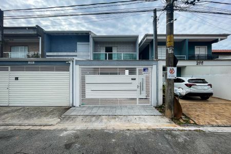 Casa de condomínio para alugar com 225m², 3 quartos e 2 vagas Casa de condomínio para alugar com 225m², 3 quartos e 2 vagasFachada Casa
