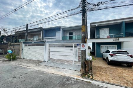 Casa de condomínio para alugar com 225m², 3 quartos e 2 vagas Casa de condomínio para alugar com 225m², 3 quartos e 2 vagasFachada Casa
