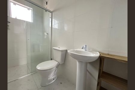 Banheiro de apartamento para alugar com 1 quarto, 35m² em São João do Rio Vermelho, Florianópolis