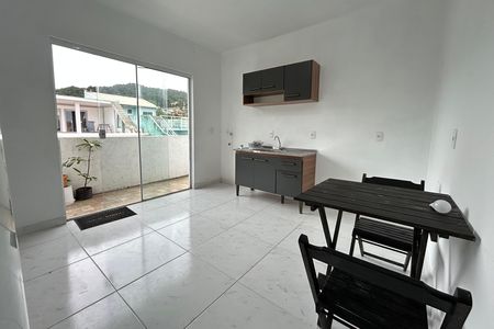 Sala / cozinha de apartamento para alugar com 1 quarto, 35m² em São João do Rio Vermelho, Florianópolis