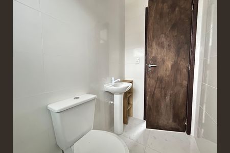 Banheiro de apartamento para alugar com 1 quarto, 35m² em São João do Rio Vermelho, Florianópolis