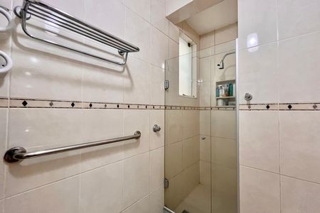 Apartamento à venda com 80m², 2 quartos e 1 vaga Apartamento à venda com 80m², 2 quartos e 1 vagaBanheiro