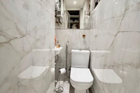 Apartamento à venda com 80m², 2 quartos e 1 vaga Apartamento à venda com 80m², 2 quartos e 1 vagaBanheiro de serviço