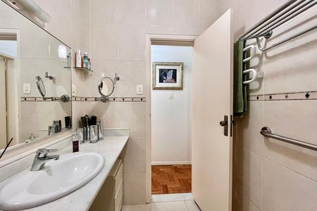 Apartamento à venda com 80m², 2 quartos e 1 vaga Apartamento à venda com 80m², 2 quartos e 1 vagaBanheiro