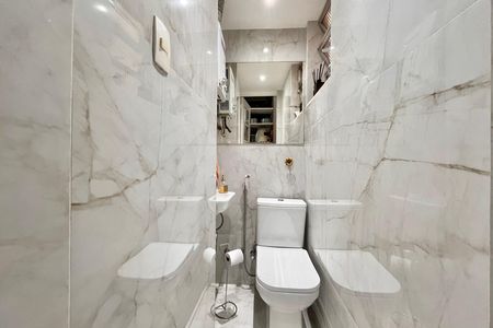 Apartamento à venda com 80m², 2 quartos e 1 vaga Apartamento à venda com 80m², 2 quartos e 1 vagaBanheiro de serviço