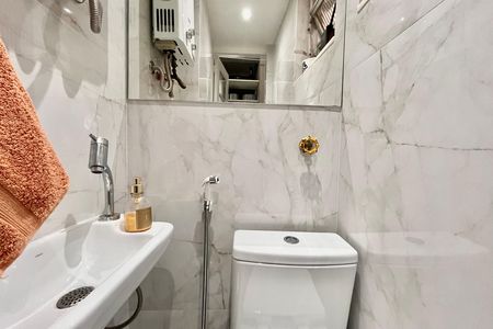 Apartamento à venda com 80m², 2 quartos e 1 vaga Apartamento à venda com 80m², 2 quartos e 1 vagaBanheiro de serviço