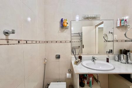 Apartamento à venda com 80m², 2 quartos e 1 vaga Apartamento à venda com 80m², 2 quartos e 1 vagaBanheiro