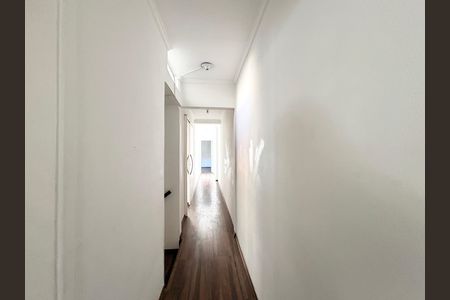 Casa à venda com 150m², 3 quartos e 1 vaga Casa à venda com 150m², 3 quartos e 1 vagaCorredor