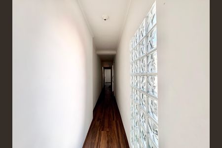 Casa à venda com 150m², 3 quartos e 1 vaga Casa à venda com 150m², 3 quartos e 1 vagaCorredor